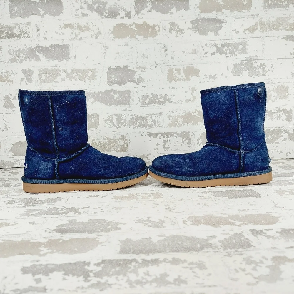 Koolaburra by Ugg Navy Blue Suede Bow Pull On Round Toe Comfortable Boots V711
